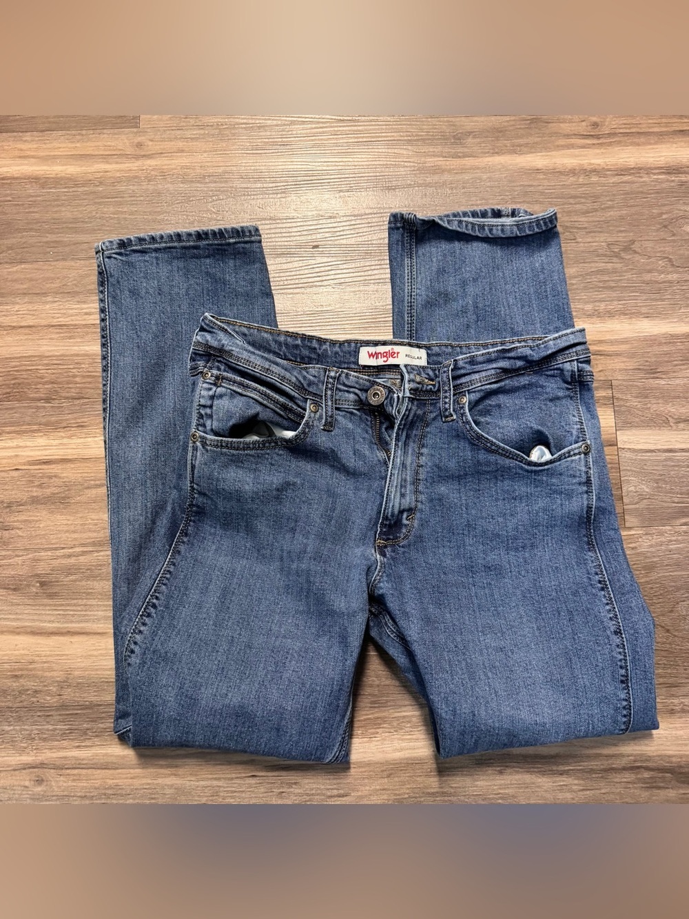 Wrangler Straight Leg Denim Jeans in Medium Blue